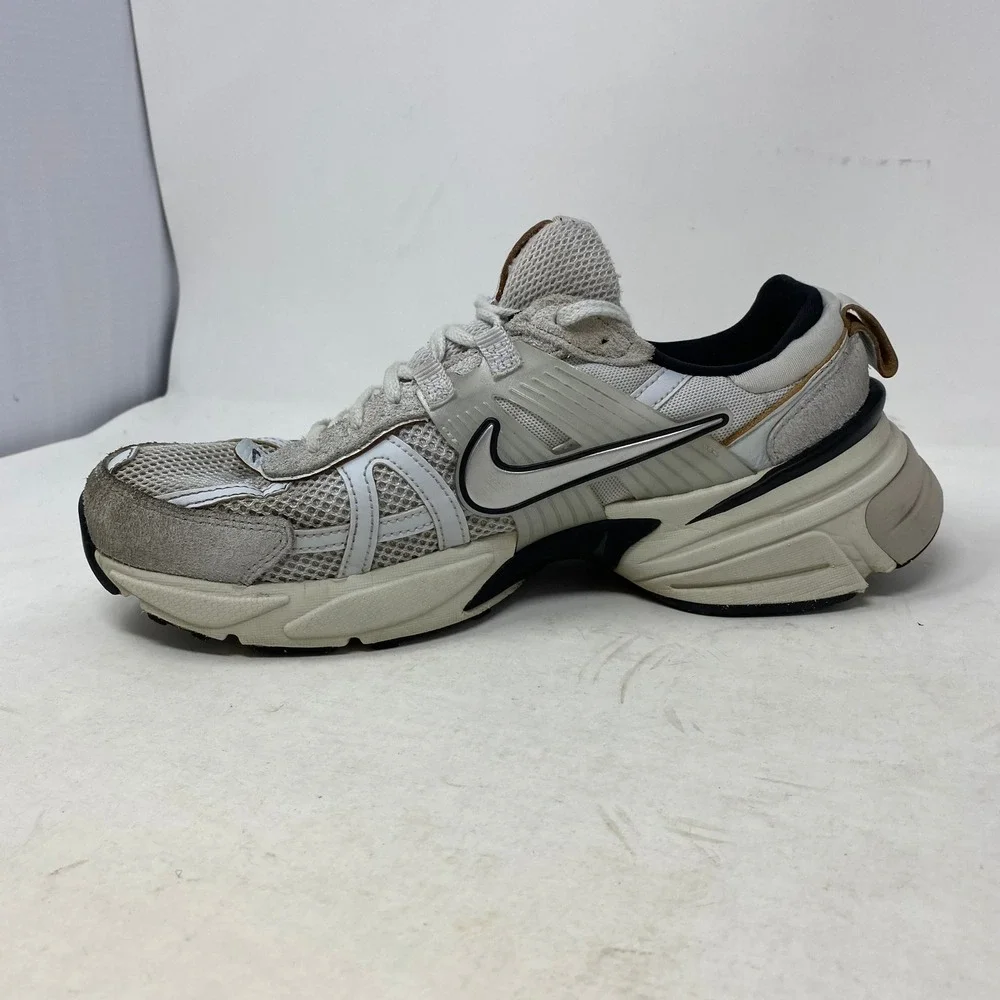 Nike V2K Run Summit‎ White Metallic Silver Womens 9.5 FN6703-002 Retro Sneakers